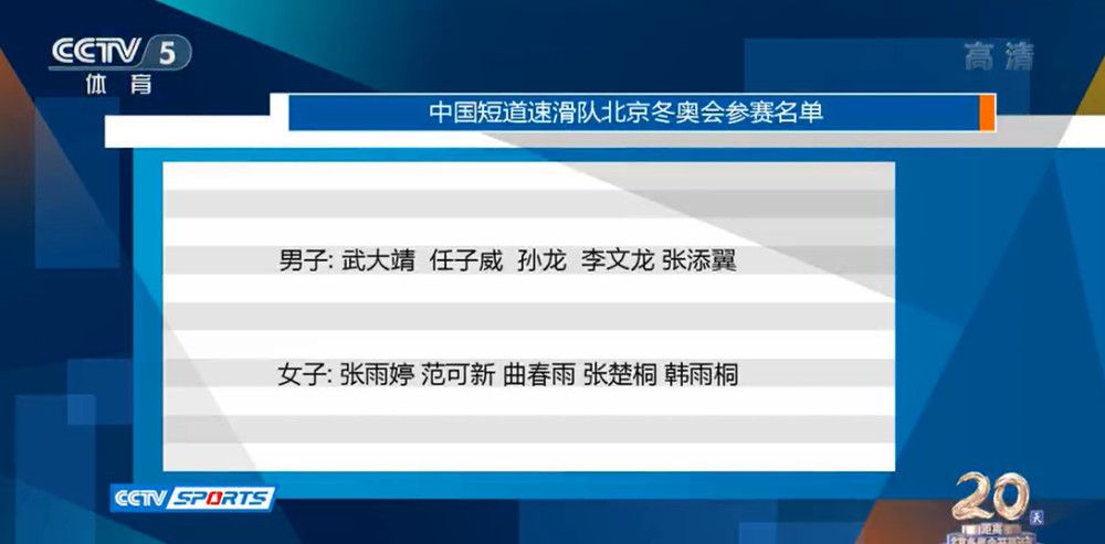 黄喜灿在禁区内摔倒，裁判回看VAR后表示没有点球！